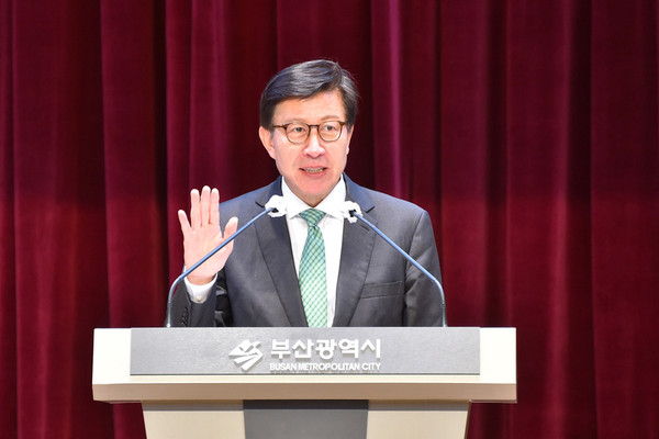 박형준 부산시장이 1일 오전 시청 대강당에서 취임선서를 하고 있다. [ㅛ 사진 : 부산시 제공