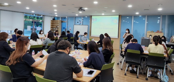 지난 17일 정관어린이도서관 평생학습관에서 ‘기장군 평생학습 관계자 네트워크 워크숍’이 진행되고 있다. [사진=기장군]